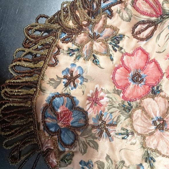 Vintage Floral Embroidered Beaded Purse • Evening Bag • Kiss-Lock Clasp w/ Chain - Picture 7 of 10